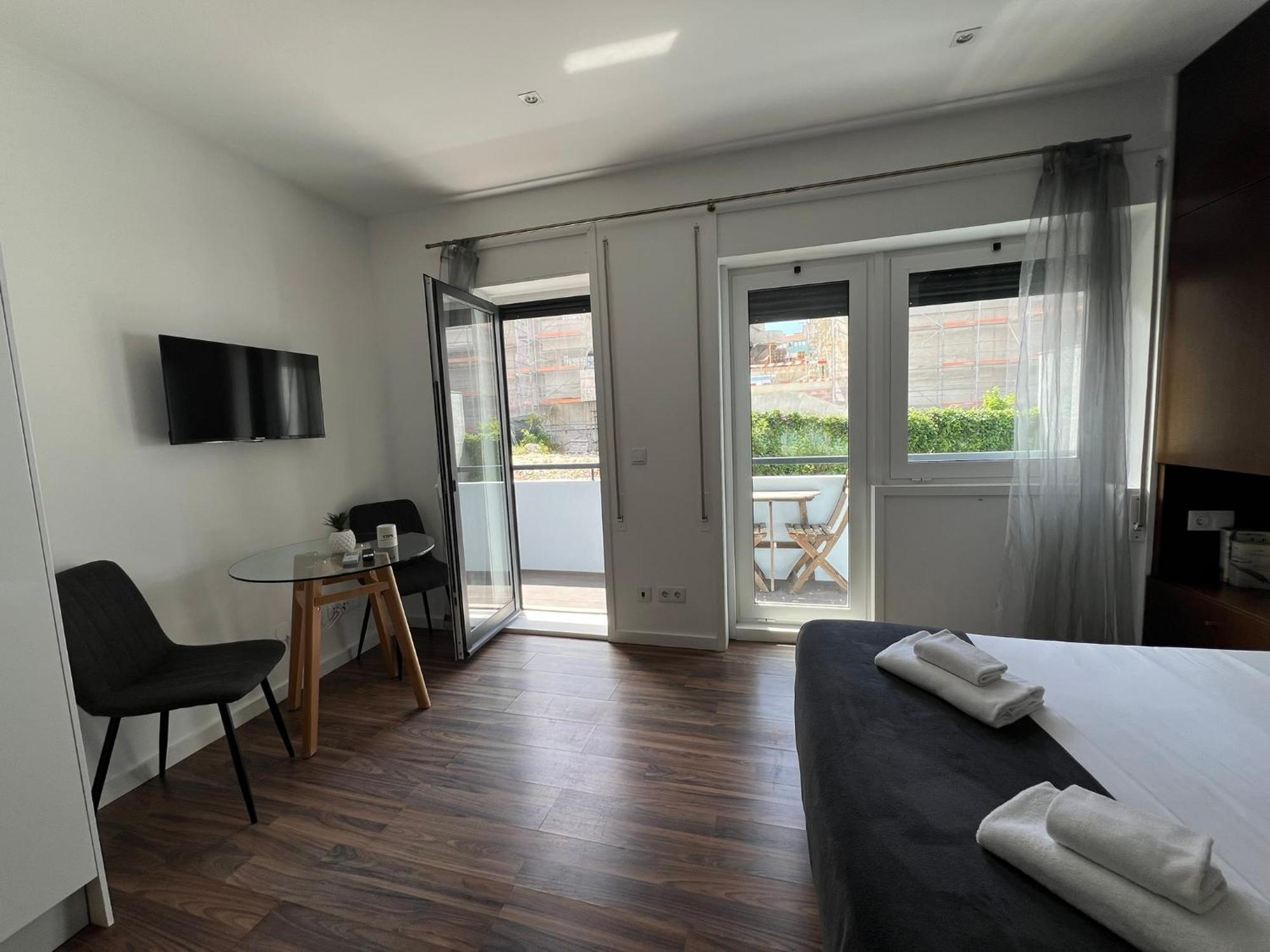 Almada Studios & Suites OOporto Extérieur photo