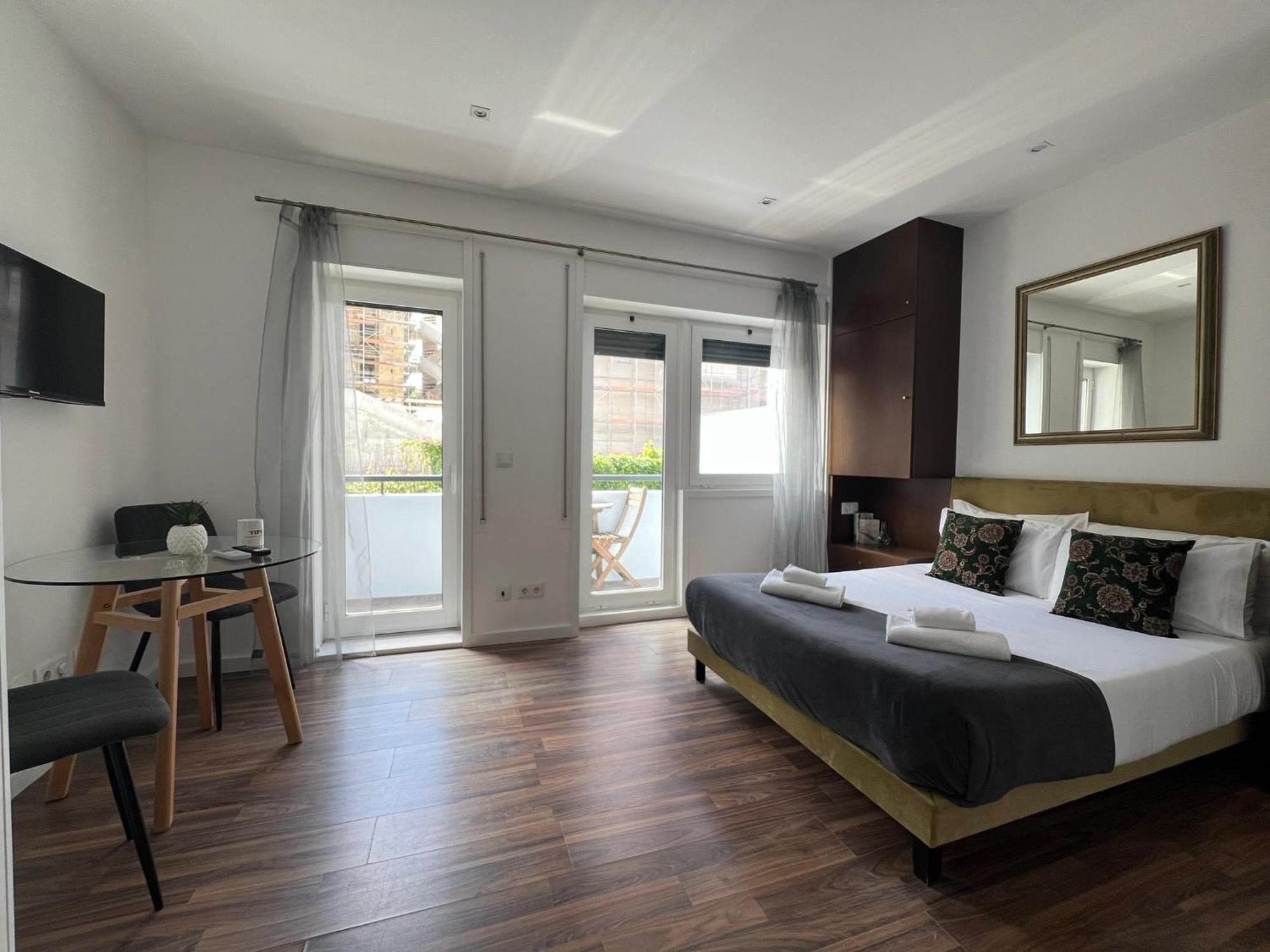 Almada Studios & Suites OOporto Extérieur photo