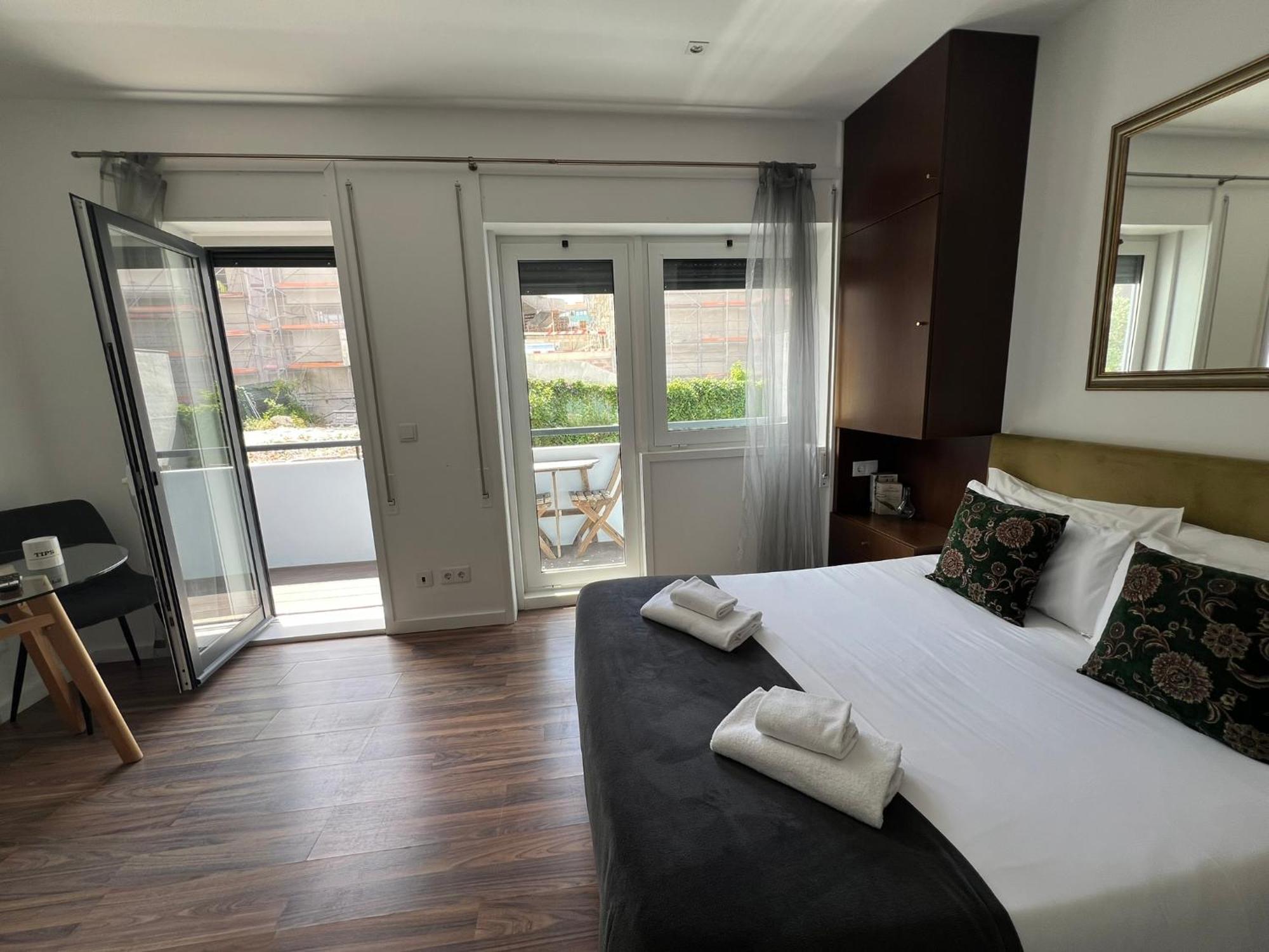 Almada Studios & Suites OOporto Extérieur photo